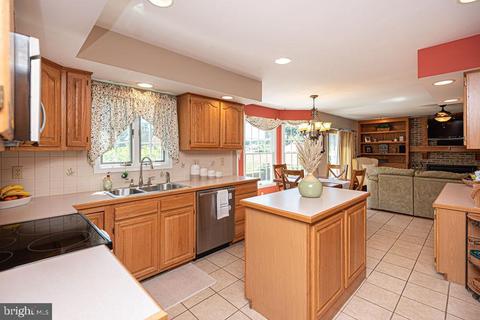 6815 Whetstone Dr, Hebron, MD 21830 photo 9