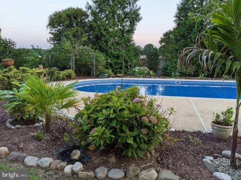 6833 Whetstone Dr, Hebron, MD 21830 photo 5