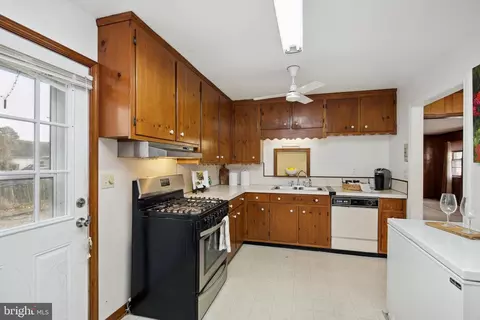 2303 Abbott Dr, Salisbury, MD 21804 photo 7