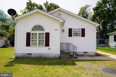 704 Ebenezer Dr, Salisbury, MD 21801