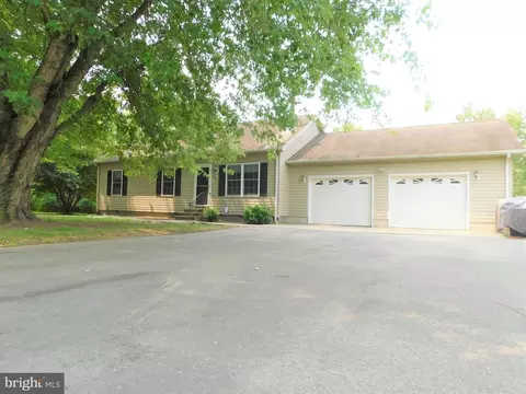 404 S Memorial Dr, Delmar, MD 21875