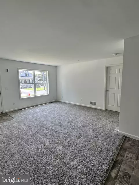 104 Elm St, Hebron, MD 21830 photo 2