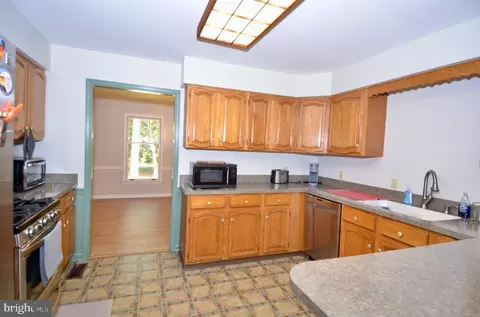 26813 Jade Ct, Hebron, MD 21830 photo 9