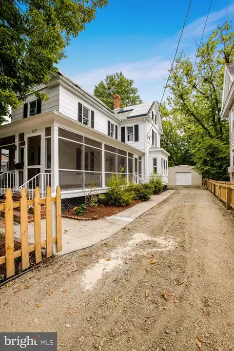 717 S 1 S Division St, Salisbury, MD 21804