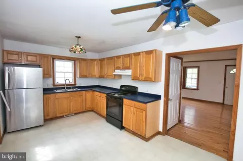 Kitchen - 725 Madison St, Salisbury, MD 21804 photo 3 of 4
