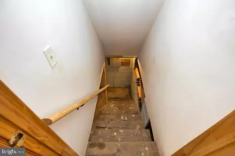 Entry Way - 725 Madison St, Salisbury, MD 21804 photo 1 of 3