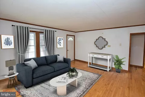 Living - 725 Madison St, Salisbury, MD 21804 photo 1 of 1