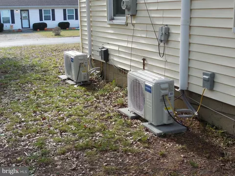 405 Ogle Ave, Fruitland, MD 21826 photo 8