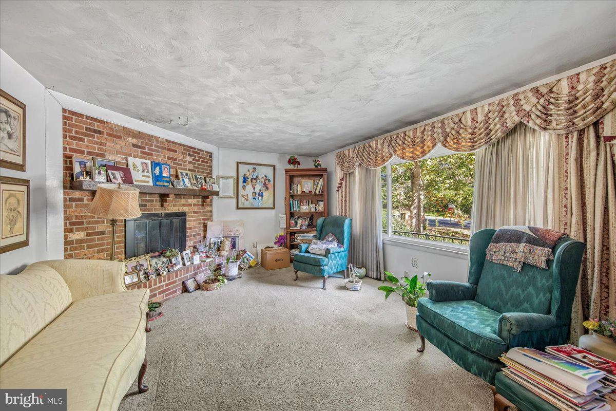 Living - 706 Parker Rd, Salisbury, MD 21804 photo 3 of 5