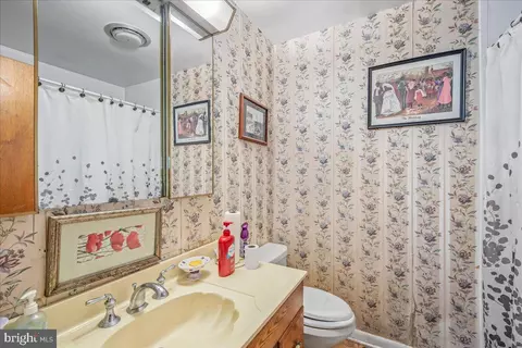 Bath - 706 Parker Rd, Salisbury, MD 21804 photo 2 of 3
