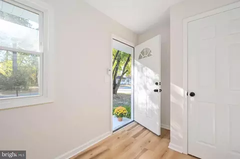 Entry Way - 804 Mohawk Ave, Salisbury, MD 21801 photo 1 of 2