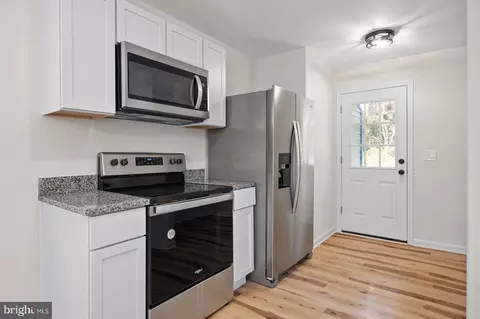 Kitchen - 804 Mohawk Ave, Salisbury, MD 21801 photo 3 of 5