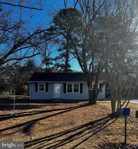 1305 Flamingo Dr, Salisbury, MD 21801
