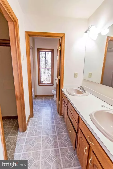 Bath - 26278 Quantico Creek Rd, Hebron, MD 21830 photo 1 of 6