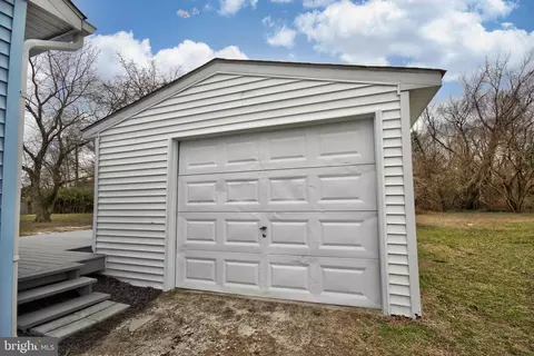 Exterior - 120 Perry Dr, Salisbury, MD 21804 photo 4 of 5