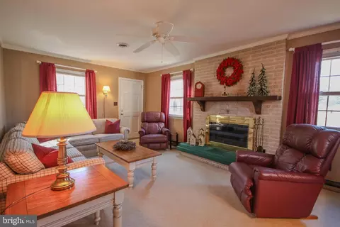 Living - 1224 Orchard Cir, Salisbury, MD 21801 photo 4 of 7