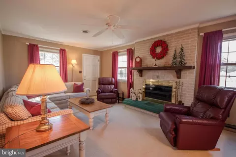 Living - 1224 Orchard Cir, Salisbury, MD 21801 photo 3 of 7