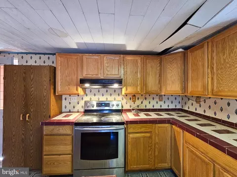 Kitchen - 35400 Tingle Rd, Pittsville, MD 21850 photo 6 of 8