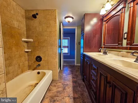 Bath - 35400 Tingle Rd, Pittsville, MD 21850 photo 3 of 6