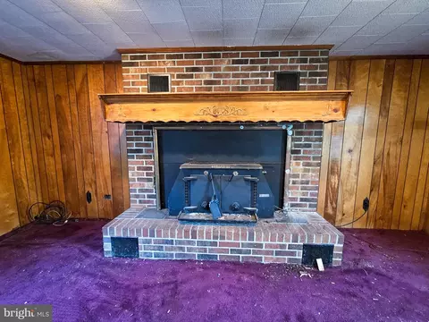 Living - 35400 Tingle Rd, Pittsville, MD 21850 photo 3 of 5