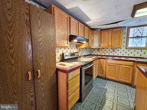 Kitchen - 35400 Tingle Rd, Pittsville, MD 21850 photo 5 of 8