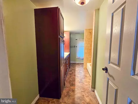 Entry Way - 35400 Tingle Rd, Pittsville, MD 21850 photo 5 of 6