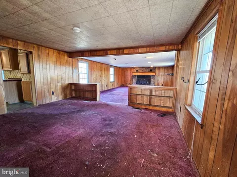 Living - 35400 Tingle Rd, Pittsville, MD 21850 photo 1 of 5