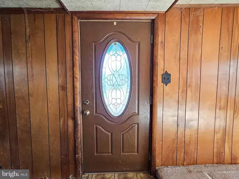 Entry Way - 35400 Tingle Rd, Pittsville, MD 21850 photo 2 of 6