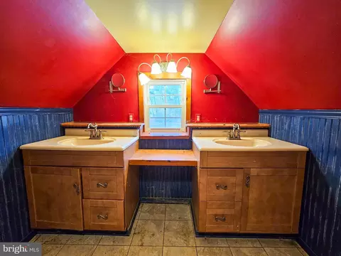 Bath - 35400 Tingle Rd, Pittsville, MD 21850 photo 1 of 6