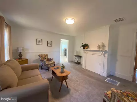 Living - 4557 Tyaskin Rd, Tyaskin, MD 21865 photo 2 of 5