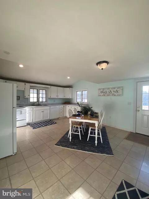 Kitchen - 4557 Tyaskin Rd, Tyaskin, MD 21865 photo 1 of 1