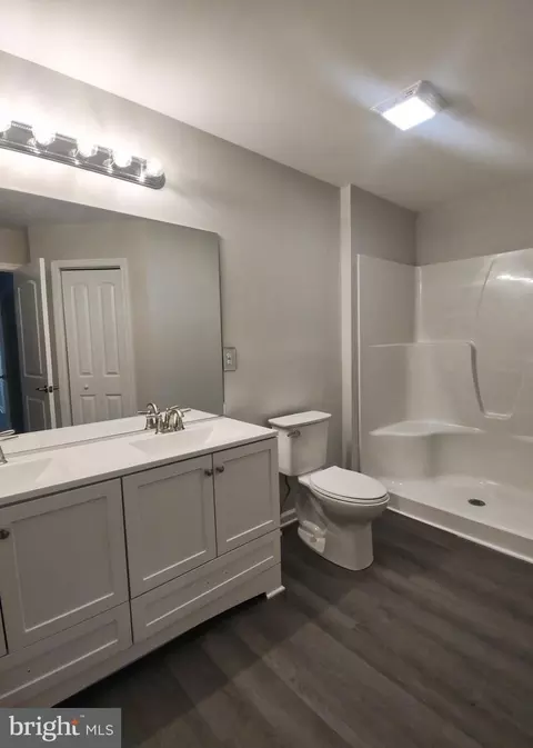 Bath - 900 Manoa Blvd, Salisbury, MD 21801 photo 3 of 4