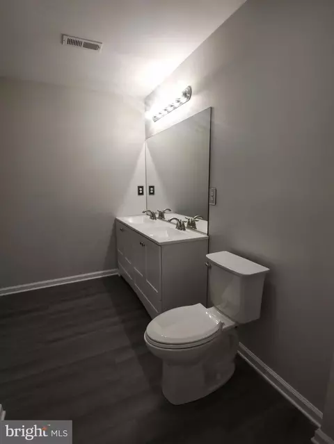 Bath - 900 Manoa Blvd, Salisbury, MD 21801 photo 4 of 4