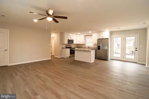 Living - 900 Manoa Blvd, Salisbury, MD 21801 photo 2 of 2