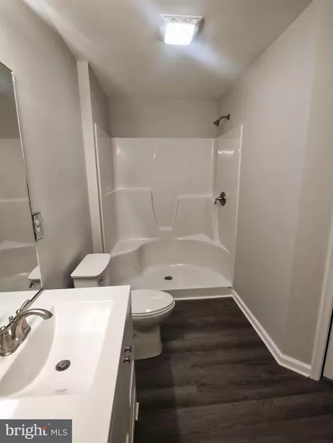 Bath - 900 Manoa Blvd, Salisbury, MD 21801 photo 2 of 4