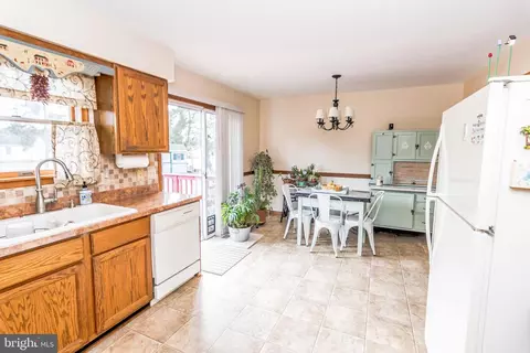 Kitchen - 26801 Gunners Cir, Salisbury, MD 21801 photo 2 of 3