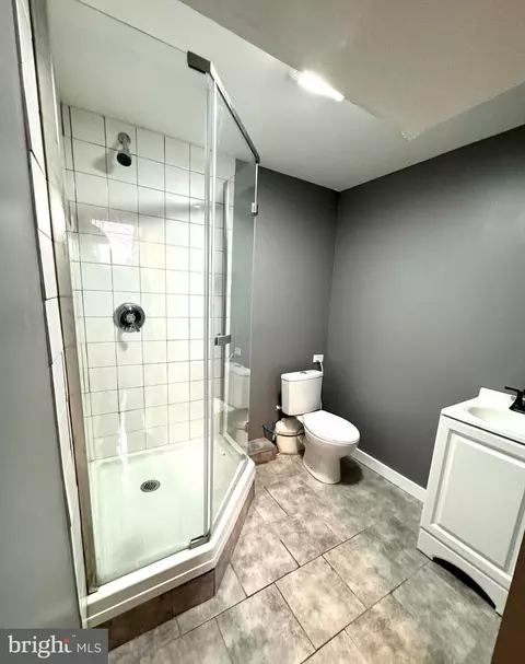 Bath - 100 E Walnut St, Delmar, MD 21875 photo 3 of 3