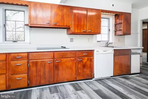 Kitchen - 31670 Mount Hermon Rd, Salisbury, MD 21804 photo 4 of 6