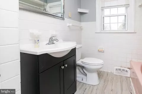Bath - 31670 Mount Hermon Rd, Salisbury, MD 21804 photo 2 of 6