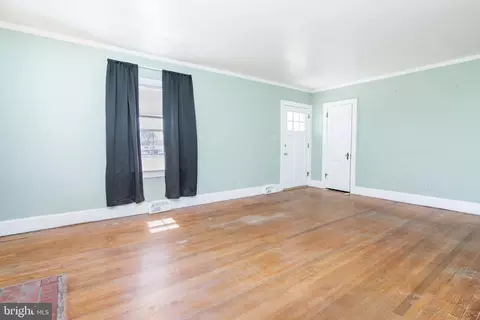 Living - 31670 Mount Hermon Rd, Salisbury, MD 21804 photo 1 of 3