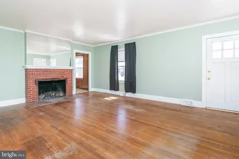 Living - 31670 Mount Hermon Rd, Salisbury, MD 21804 photo 2 of 3