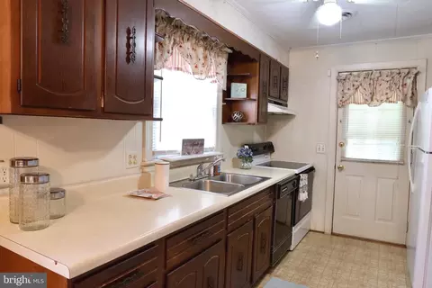 Kitchen - 1008 Tyler Ave, Salisbury, MD 21804 photo 2 of 4
