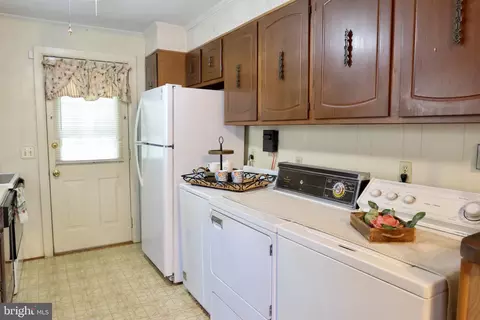 Kitchen - 1008 Tyler Ave, Salisbury, MD 21804 photo 3 of 4