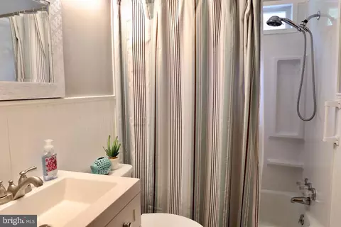 Bath - 1008 Tyler Ave, Salisbury, MD 21804 photo 1 of 1