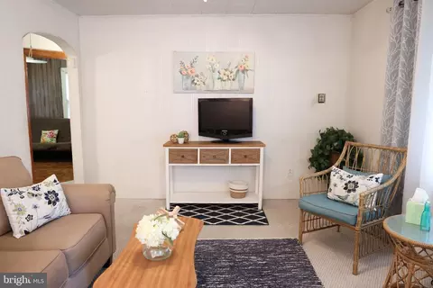 Living - 1008 Tyler Ave, Salisbury, MD 21804 photo 4 of 5