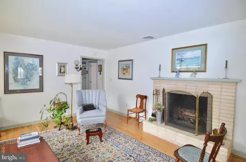 Living - 611 Irene Ave, Salisbury, MD 21801 photo 3 of 7