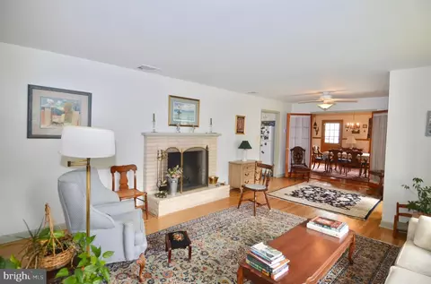 Living - 611 Irene Ave, Salisbury, MD 21801 photo 4 of 7