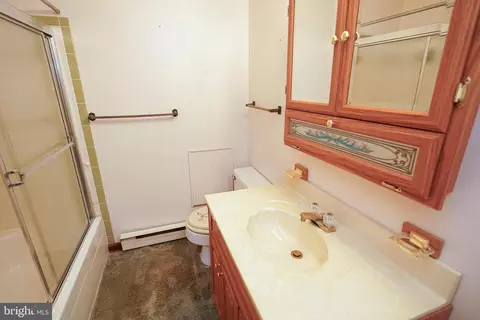 Bath - 4892 Cardinal Dr, Salisbury, MD 21804 photo 3 of 4
