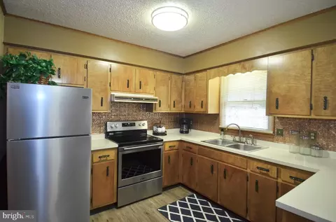 Kitchen - 31035 Carioca Rd, Delmar, MD 21875 photo 3 of 3
