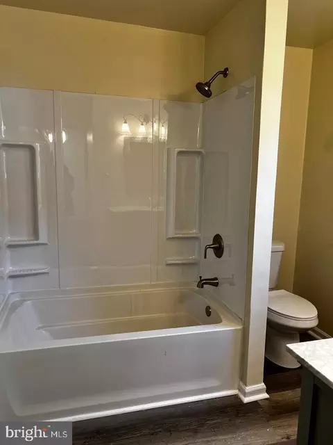 Bath - 809 Miami Ave, Salisbury, MD 21801 photo 3 of 7